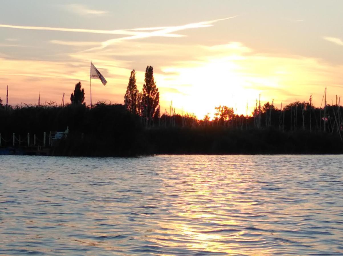 Pfahlbau Rust/Neusiedlersee Sunset I Villa Kültér fotó