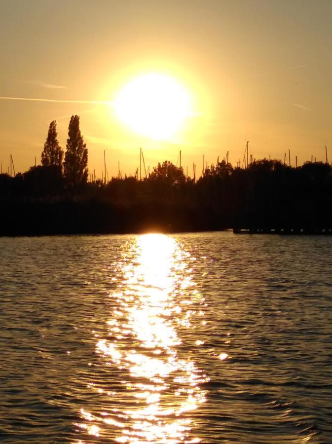 Pfahlbau Rust/Neusiedlersee Sunset I Villa Kültér fotó